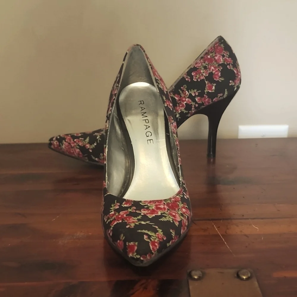 Floral black classic pump - Picture 3 of 7